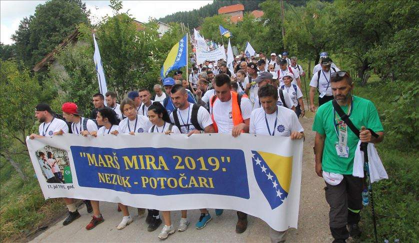 Iz Nezuka krenuo "Marš mira": Više hiljada učesnika, na čelu kolone preživjeli Srebreničani 
